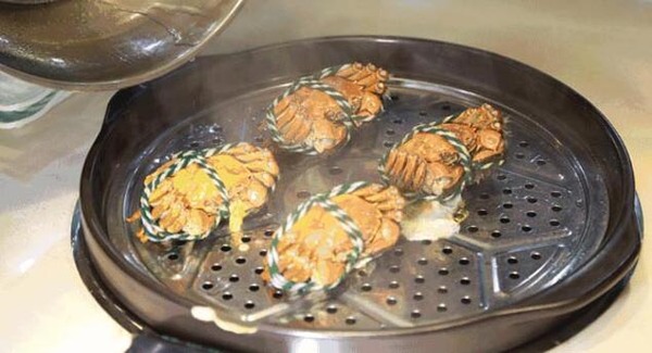 使用蒸汽發(fā)生器蒸大閘蟹 使用蒸汽發(fā)生器蒸大閘蟹