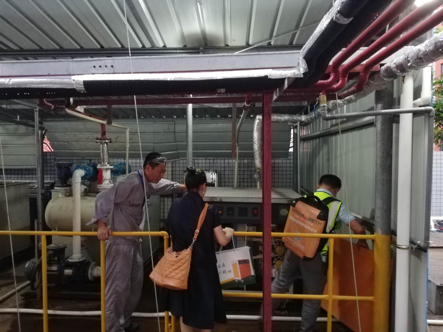 采用撬裝一體化工反應(yīng)電加熱蒸汽發(fā)生器，方便省心安全生產(chǎn)