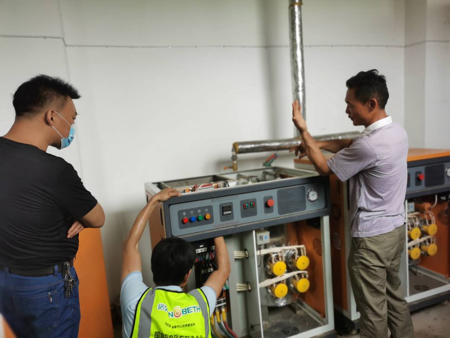 季節(jié)變化溫度如何調(diào)節(jié)？湖北屠宰場使用脫毛蒸汽發(fā)生器精準(zhǔn)調(diào)節(jié)溫度